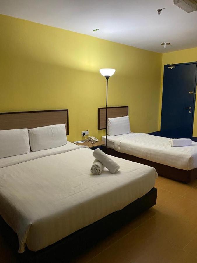 Hotel Zamburger Airport Kota Bharu Exterior photo